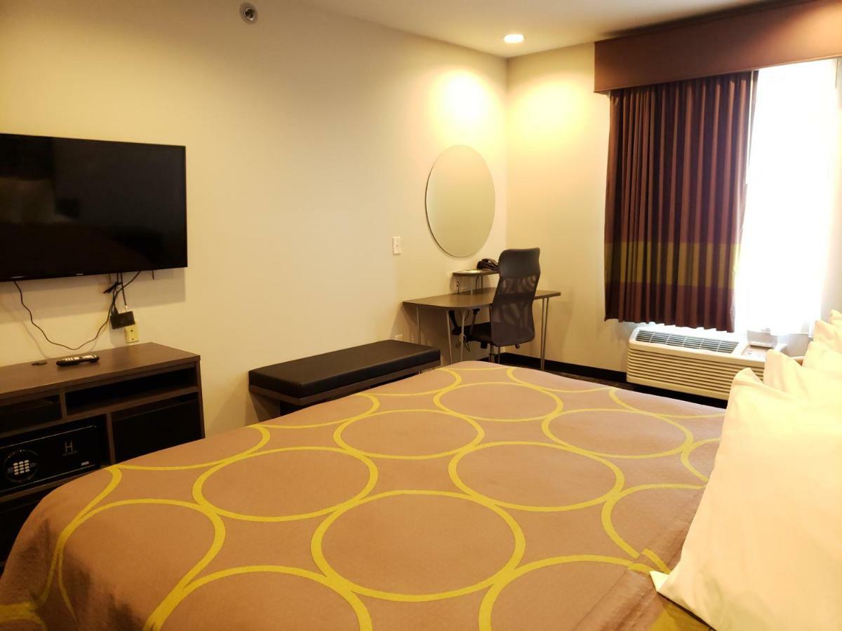 Hotel Super 8 By Wyndham St. Louis North Zewnętrze zdjęcie